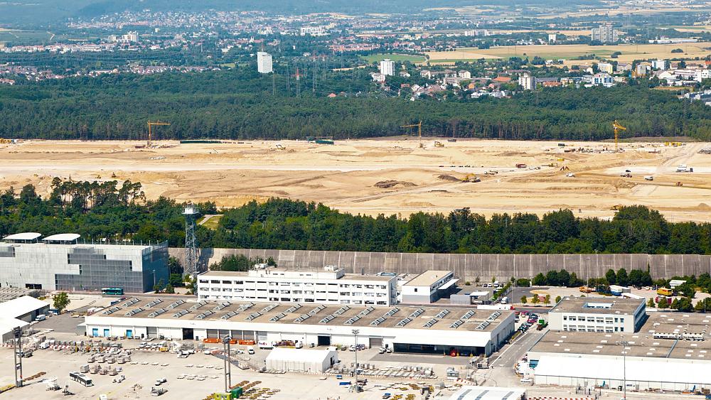 Baustelle Landebahn Nordwest (Quelle: iStockphoto / Meinzahn)