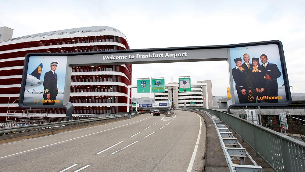 Foto Frankfurter Flughafen Zufahrt Terminal (Quelle: Fraport AG, Fototeam Andreas Meinhardt)
