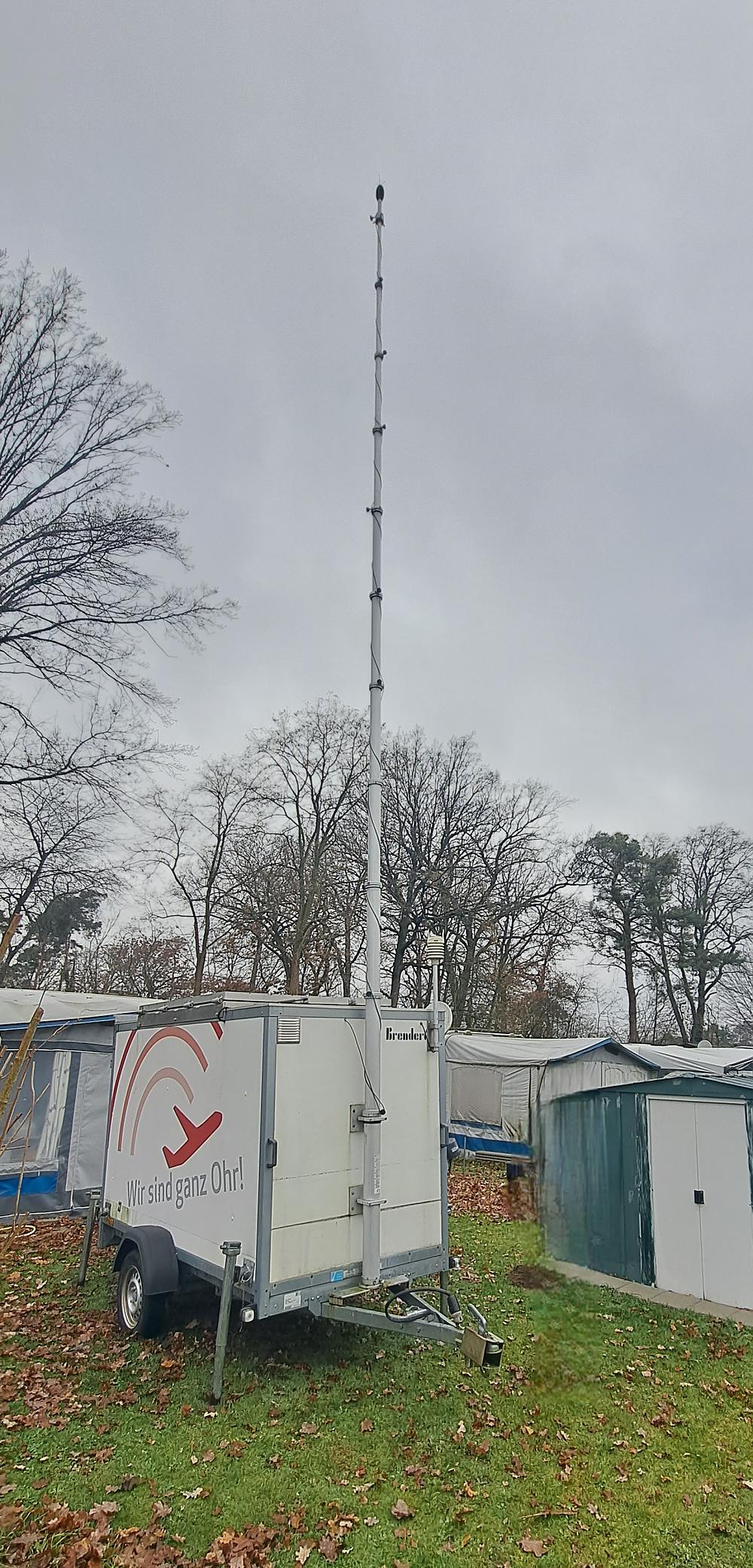 Mobile Fluglärmmessstation (Quelle: UNH)
