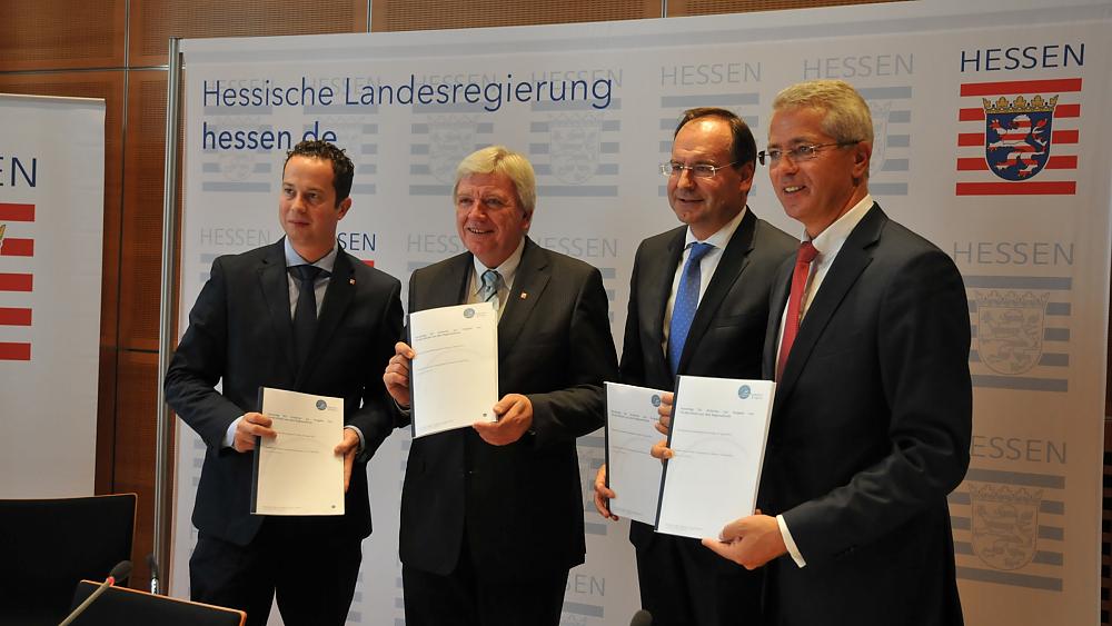 Übergabe Kriterienkatalog zum Regionalfonds (Quelle: UNH)