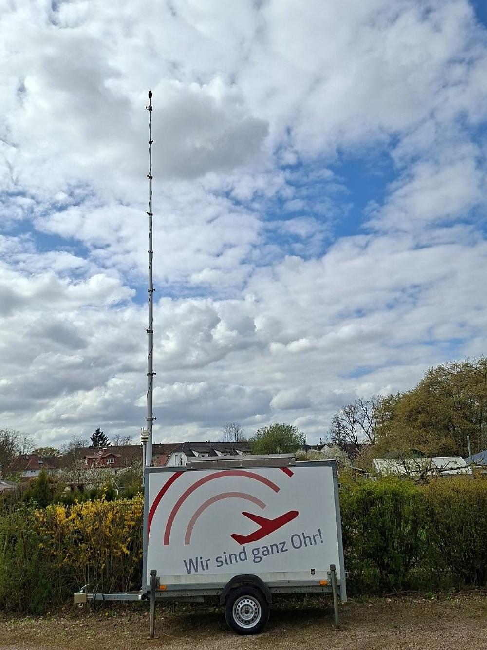 Mobile Fluglärmmessstation (Quelle: UNH)