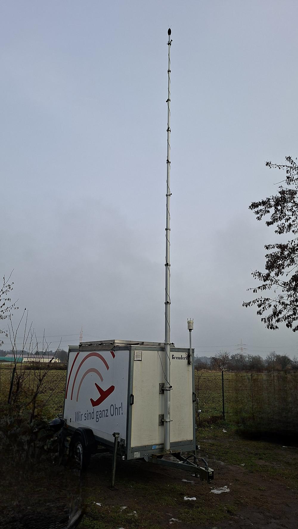 Mobile Fluglärmmessstation (Quelle: UNH)