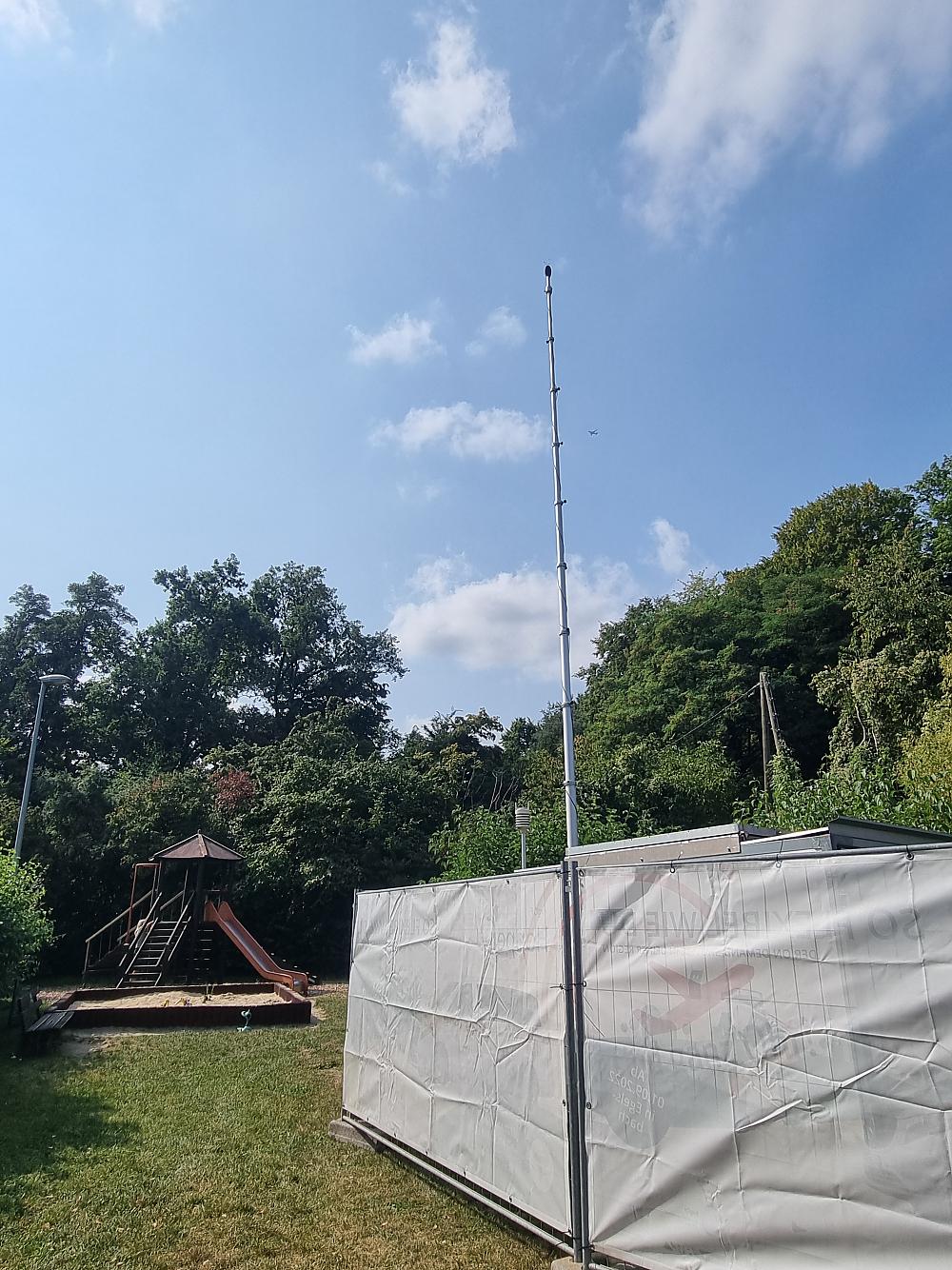 Mobile Fluglärmmessstation (Quelle: UNH)