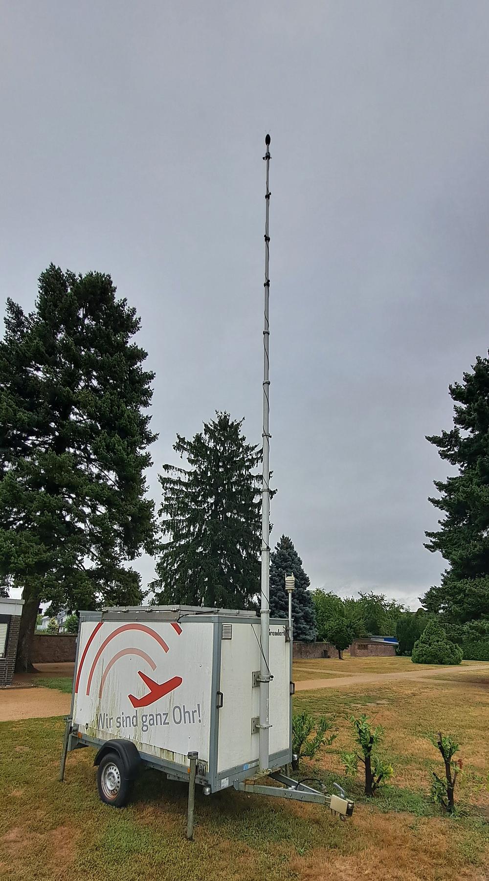 Mobile Fluglärmmessstation (Quelle: UNH)