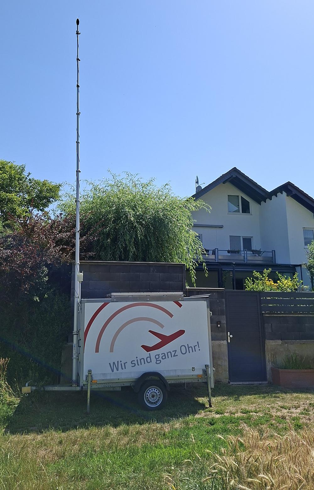 Mobile Fluglärmmessstation (Quelle: UNH)