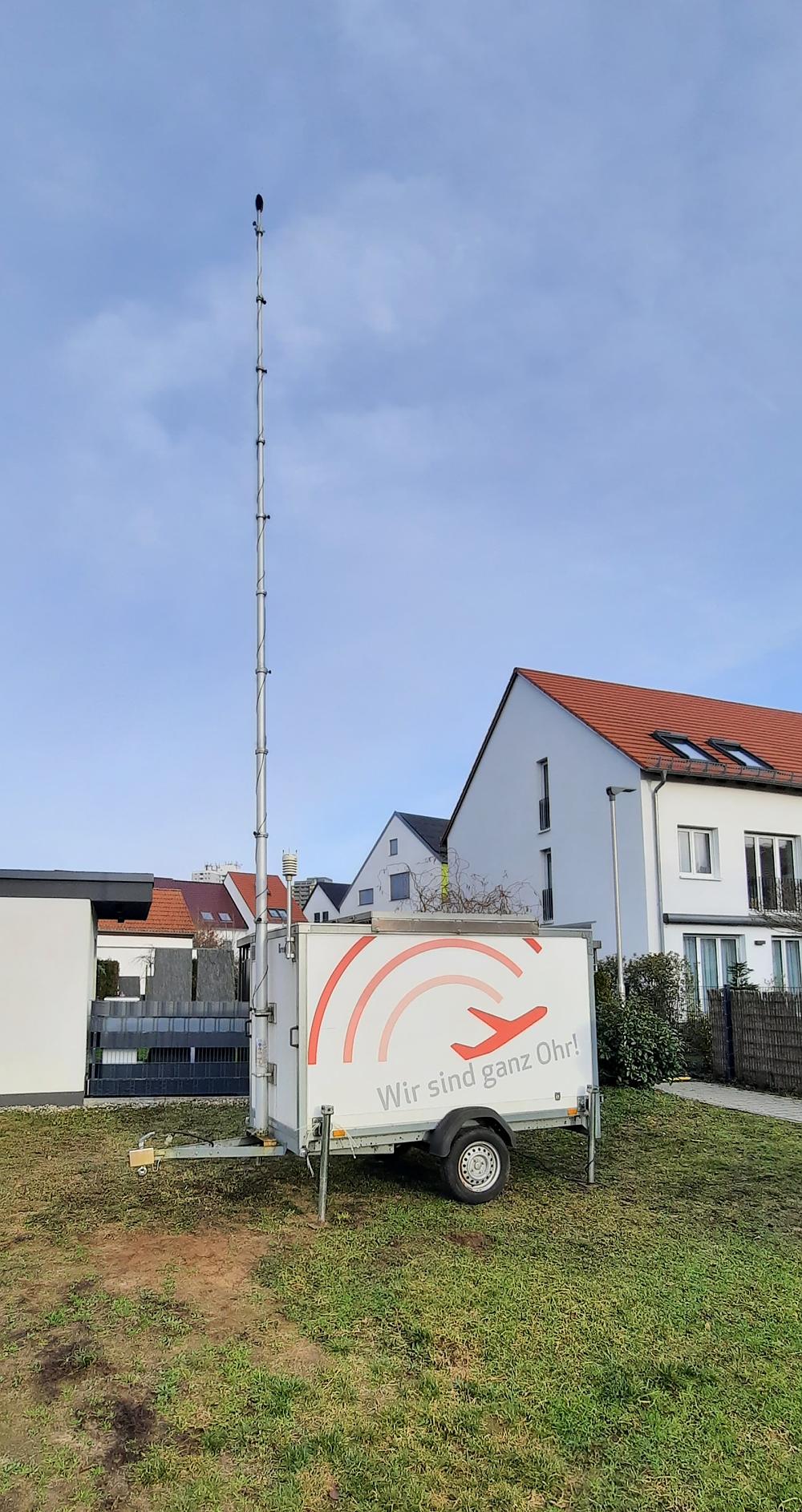 Mobile Fluglärmmessstation (Quelle: UNH)