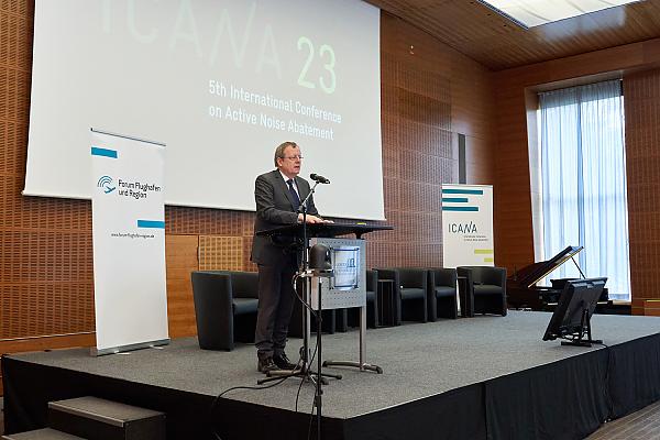 Vorstandsmitglied Prof. Wörner eröffnet die 5. ICANA